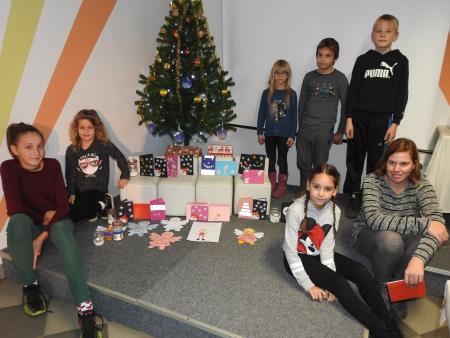 Predpraznična ustvarjalna delavnica v Knjižnici in čitalnici Razkrižje 5